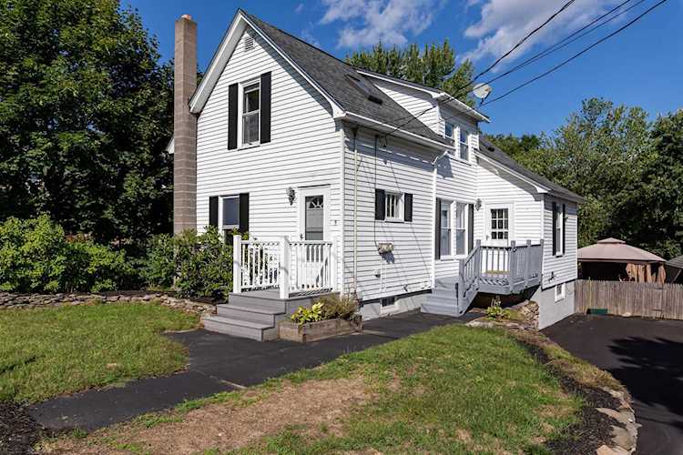 5 Woodlawn Ave Bedford, NH 03110