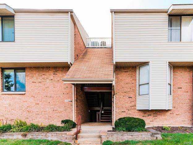 5271 Cedarstone Ct St Louis, MO 63129