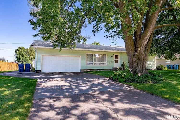 227 N Century St Walcott, IA 52773