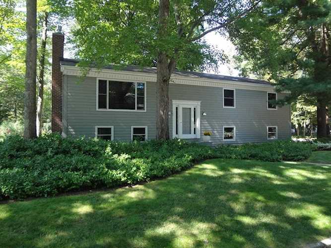 4 Deborah Dr South Burlington, VT 05403
