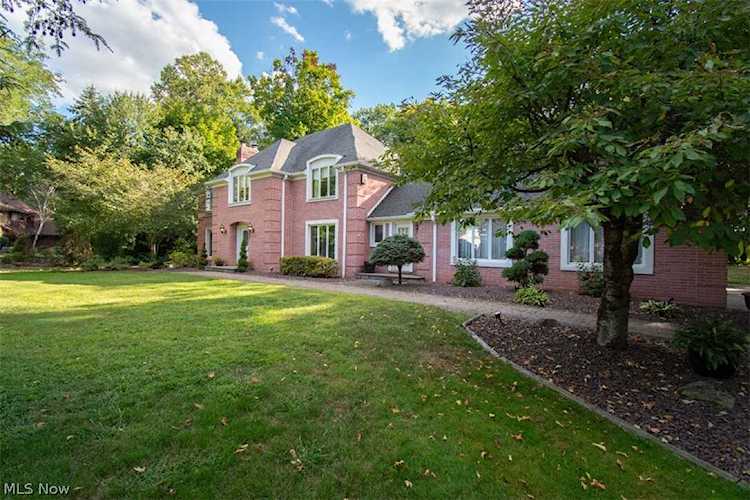 1969 Twin Oaks Dr Girard, OH 44420