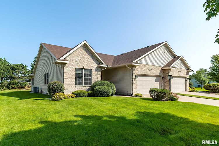 5506 Baraboo Ct Davenport, IA 52804