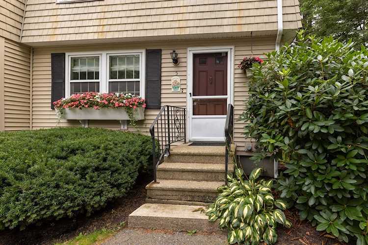 5 Pine Grove Rd Exeter, NH 03833