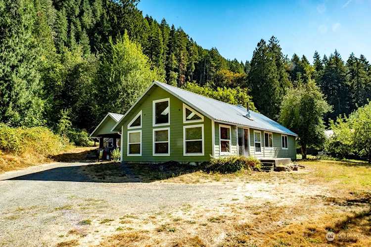 1359 Silverbrook Rd Randle, WA 98377