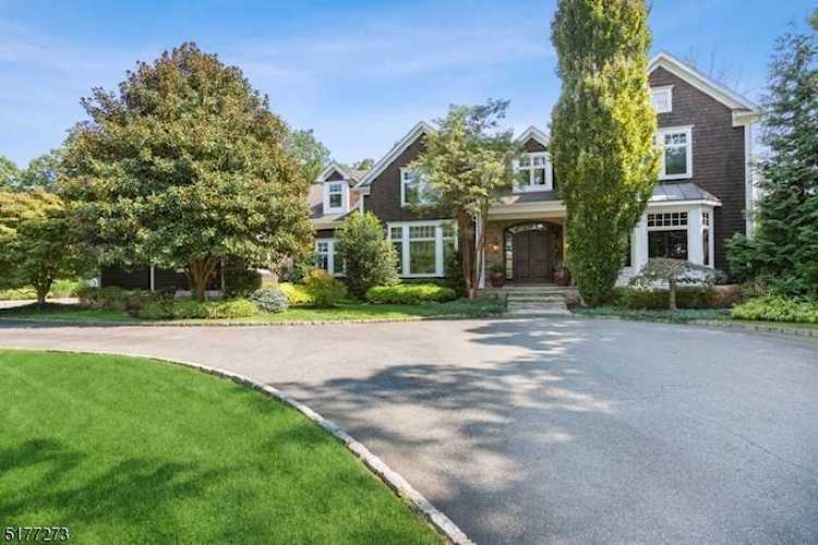 21 Canterbury Rd Livingston Twp., NJ 07039
