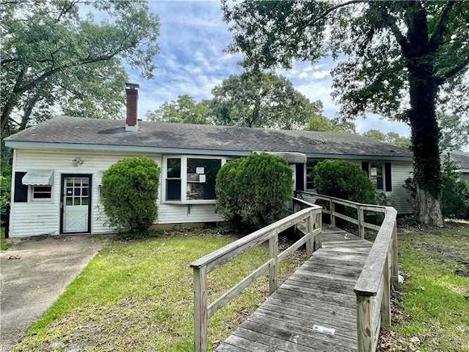 1610 Oleander Ave Chesapeake, VA 23325 home for sale, MLS#10457077 - Crescas Real Estate Photo 1