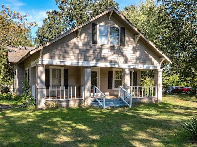 403 S Lee Ave Landrum, SC 29356