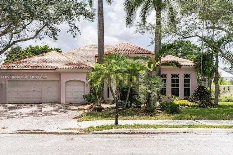 8041 Bermuda Point Ln Davie, FL 33328
