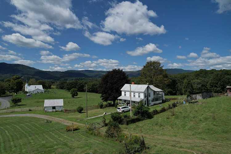521 Williamsburg Rd Williamsburg, WV 24991
