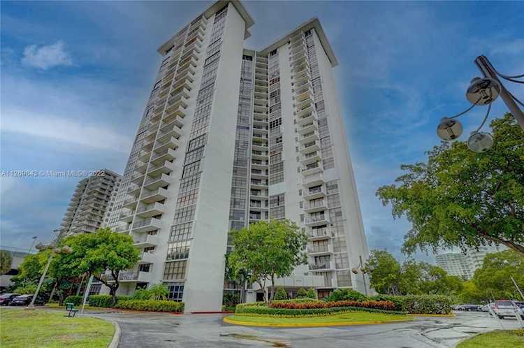 18181 NE 31st Ct #1008 Aventura, FL 33160