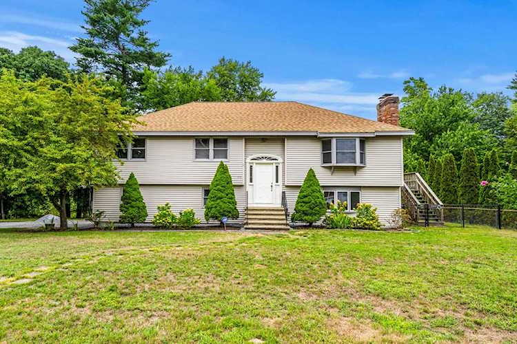 48 Sachem St Billerica, MA 01821
