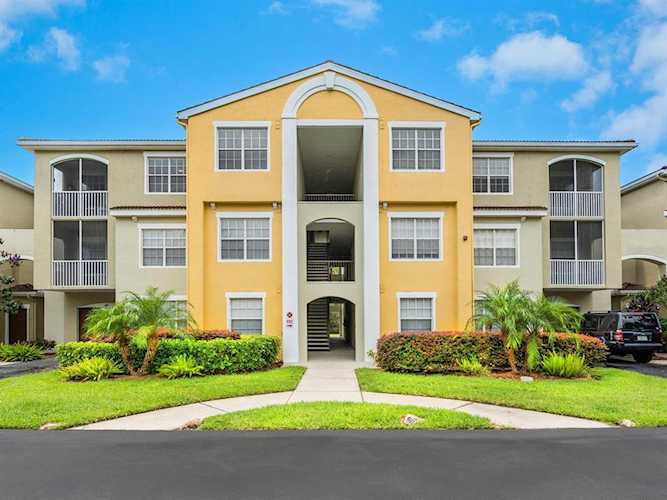 5500 Bentgrass Dr #6-301 Sarasota, FL 34235