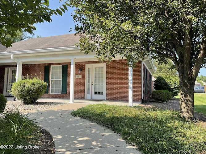 837 Garden Pointe Dr Simpsonville, KY 40067