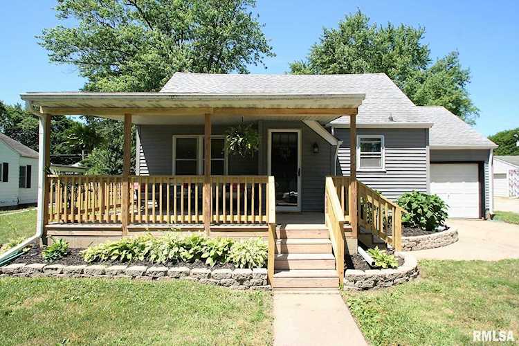 406 S White St Mackinaw, IL 61755