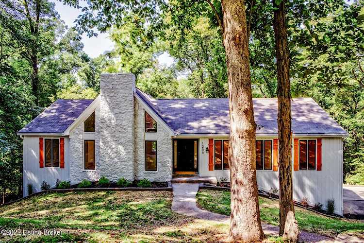 1209 Pebble Point Goshen, KY 40026