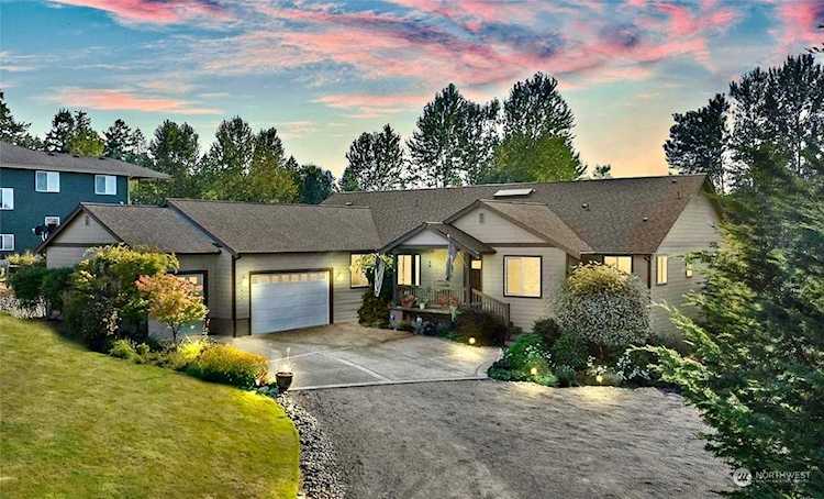 610 Tyo Ln Steilacoom, WA 98388