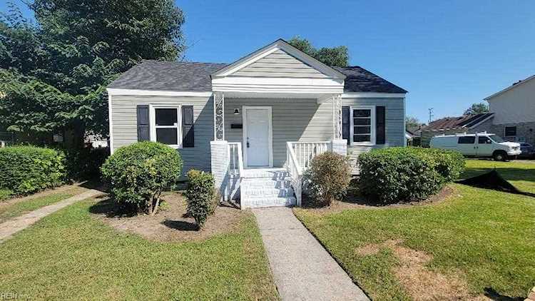 937 Potomac Ave Portsmouth, VA 23707 home for sale, MLS#10456909 - Crescas Real Estate Photo 1