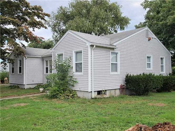 80 Russe St Cranston, RI 02910 | MLS 1319831 Photo 1