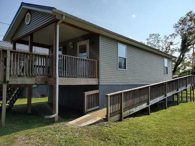 160 1st St Rainelle, WV 25962