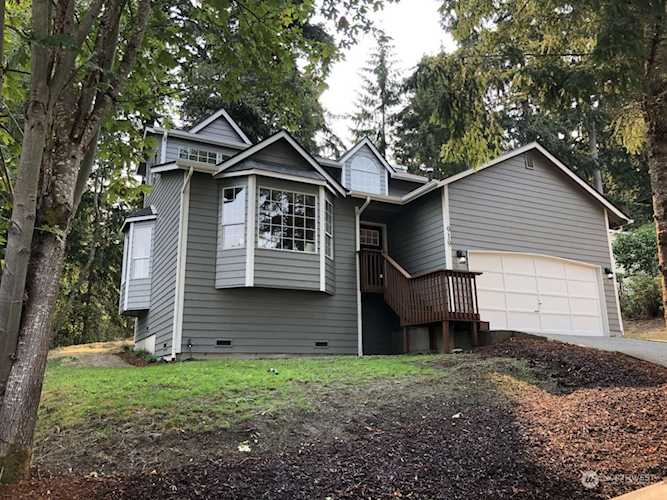 919 NE Winston Dr Bremerton, WA 98311