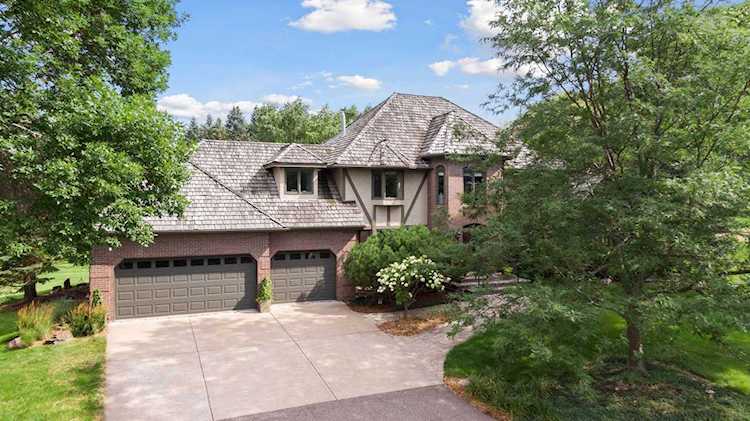 73 Apple Orchard Road Dellwood, MN 55110