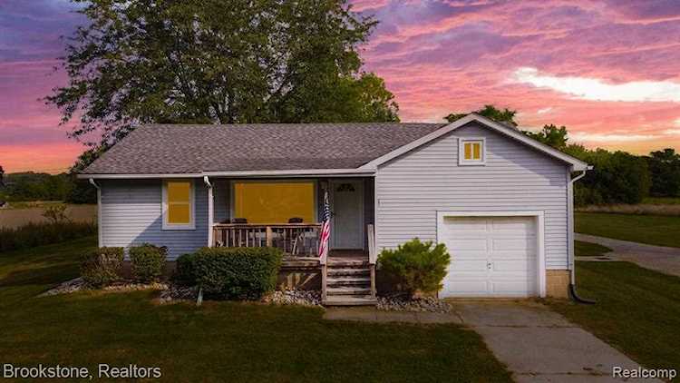 15611 29 Mile Ray, MI 48096