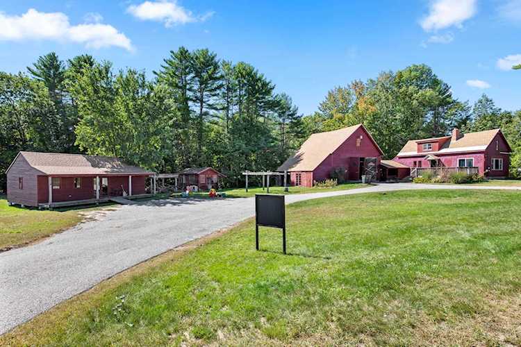 1884 Roosevelt Trl Naples, ME 04055