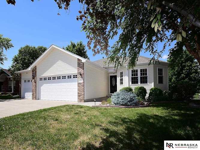 2810 OMalley Dr Lincoln, NE 68516 | MLS 22217015 Photo 1