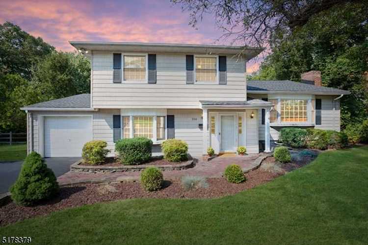 216 Woodbine Cir New Providence Boro, NJ 07974