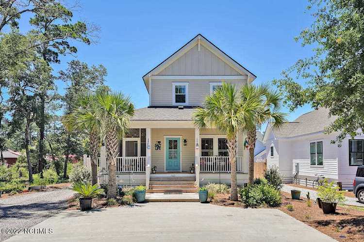 1107 N Lord Street Southport, NC 28461