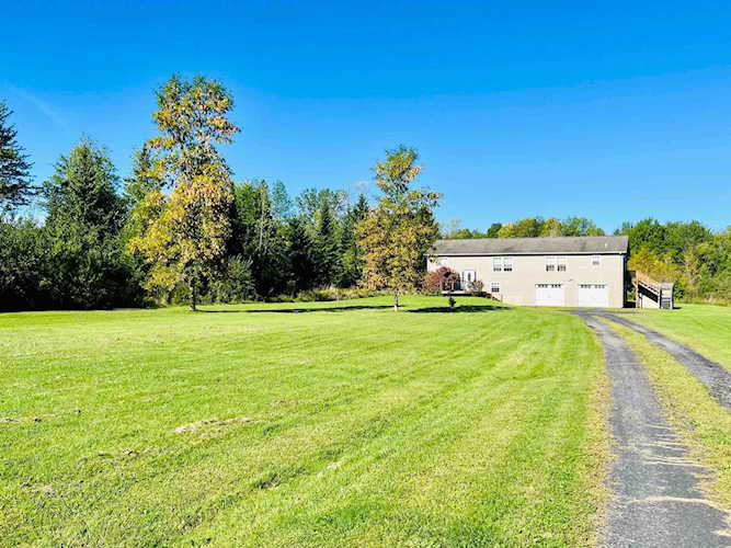 2069 Lakeview Dr North Hero, VT 05474