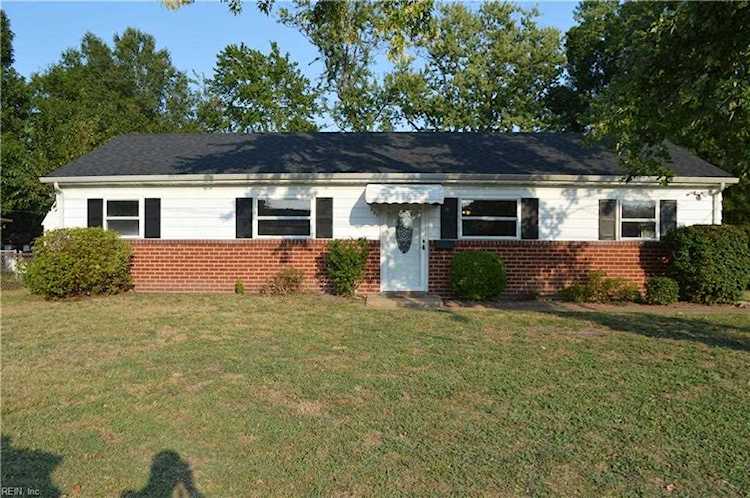 480 Duchess Ct Hampton, VA 23669 home for sale, MLS#10457139 - Crescas Real Estate Photo 1