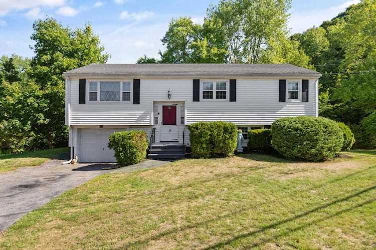 217 Park St North Reading, MA 01864