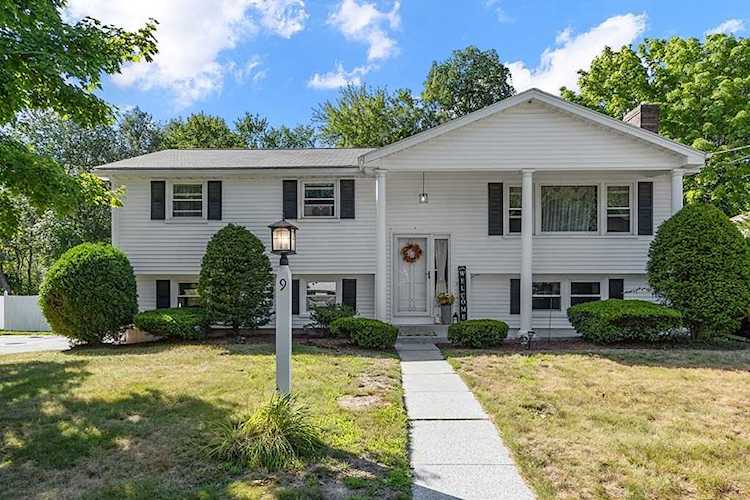 9 Tanglewood Dr Shrewsbury, MA 01545