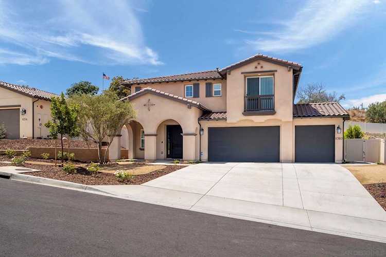 8360 The Grant Pl Bonita, CA 91902