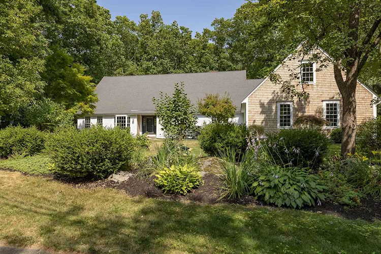 Bean Group | 13 Colonial Way Exeter 03833 NH | home for sale Photo 1