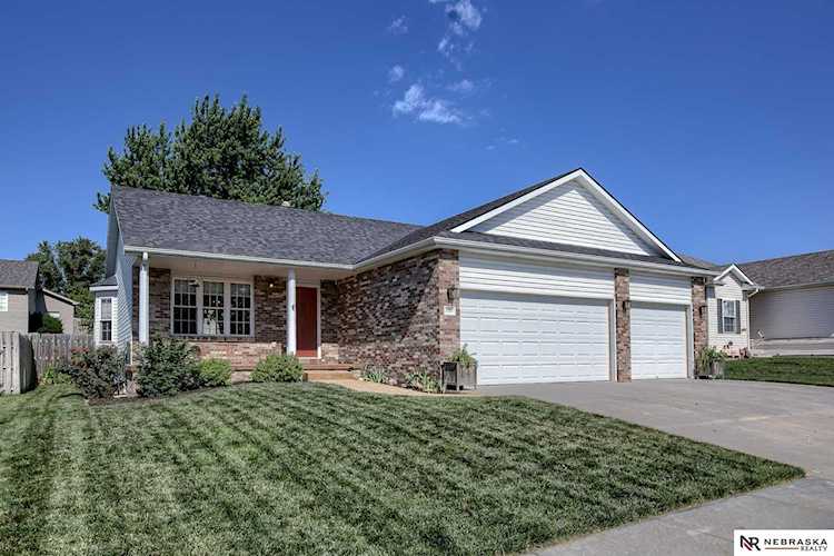 2561 SW 17th St Lincoln, NE 68522 | MLS 22215229 Photo 1