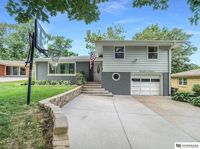4519 Hill Dr Lincoln, NE 68510 | MLS 22217589 Photo 1