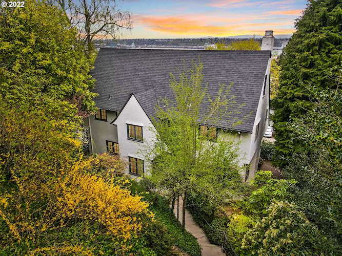 1240 NW Summit AVE Portland, OR 97210