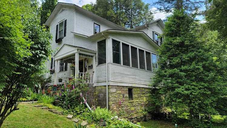 52 Garvey Manor Winona, WV 25942