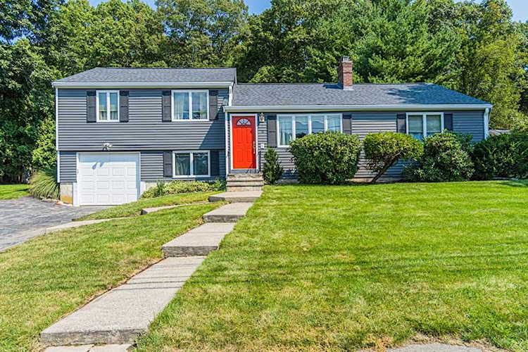 18 Rich Rd Woburn, MA 01801
