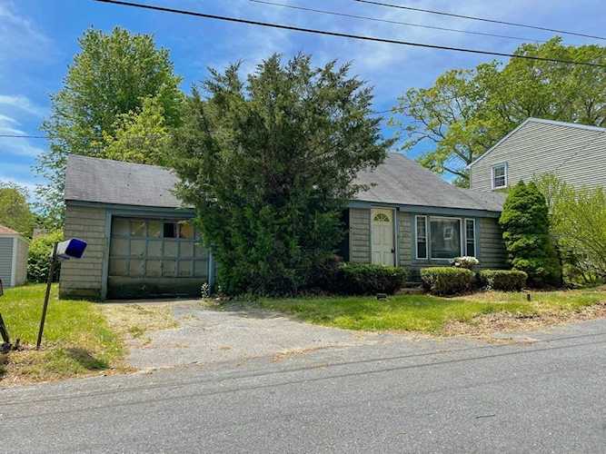 7 Velvet Ave Westport, MA 02790