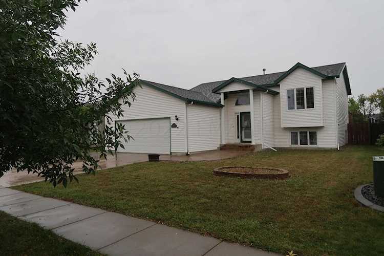 840 Homestead Ct West Fargo, ND 58078