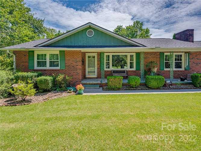 23 Randolph Ave Flat Rock, NC 28731