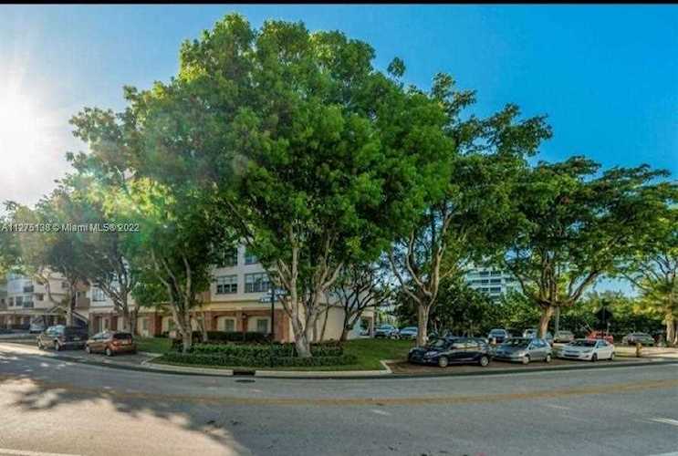 1001 91st St #206 Bay Harbor Islands, FL 33154