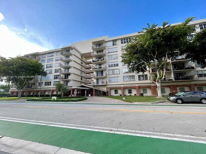 1001 91st St #602 Bay Harbor Islands, FL 33154