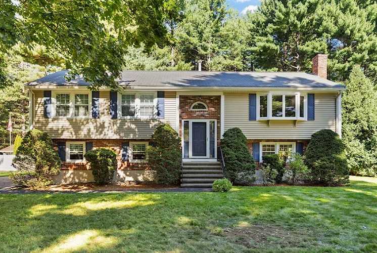 71 Squire Tewksbury, MA 01876