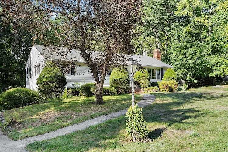 16 Christine Dr Atkinson, NH 03811