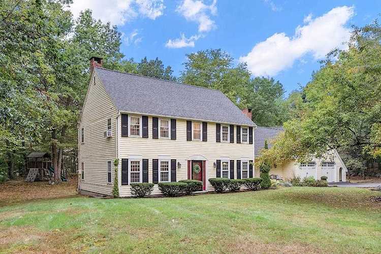 26 Meditation Ln Atkinson, NH 03811