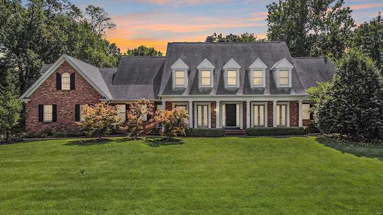 640 Oak Valley Dr Frontenac, MO 63131